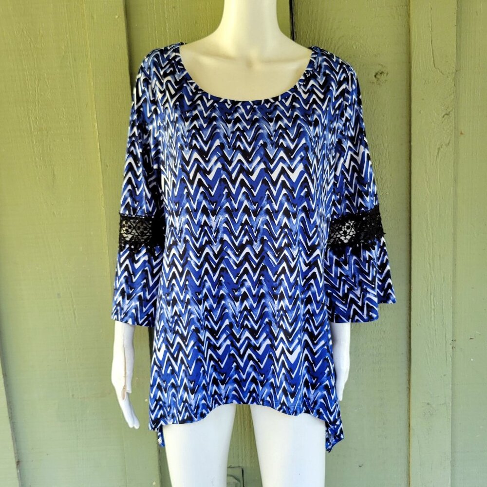NWT ROBERT LOUIS Blue Zig Zag Pattern Top 1X